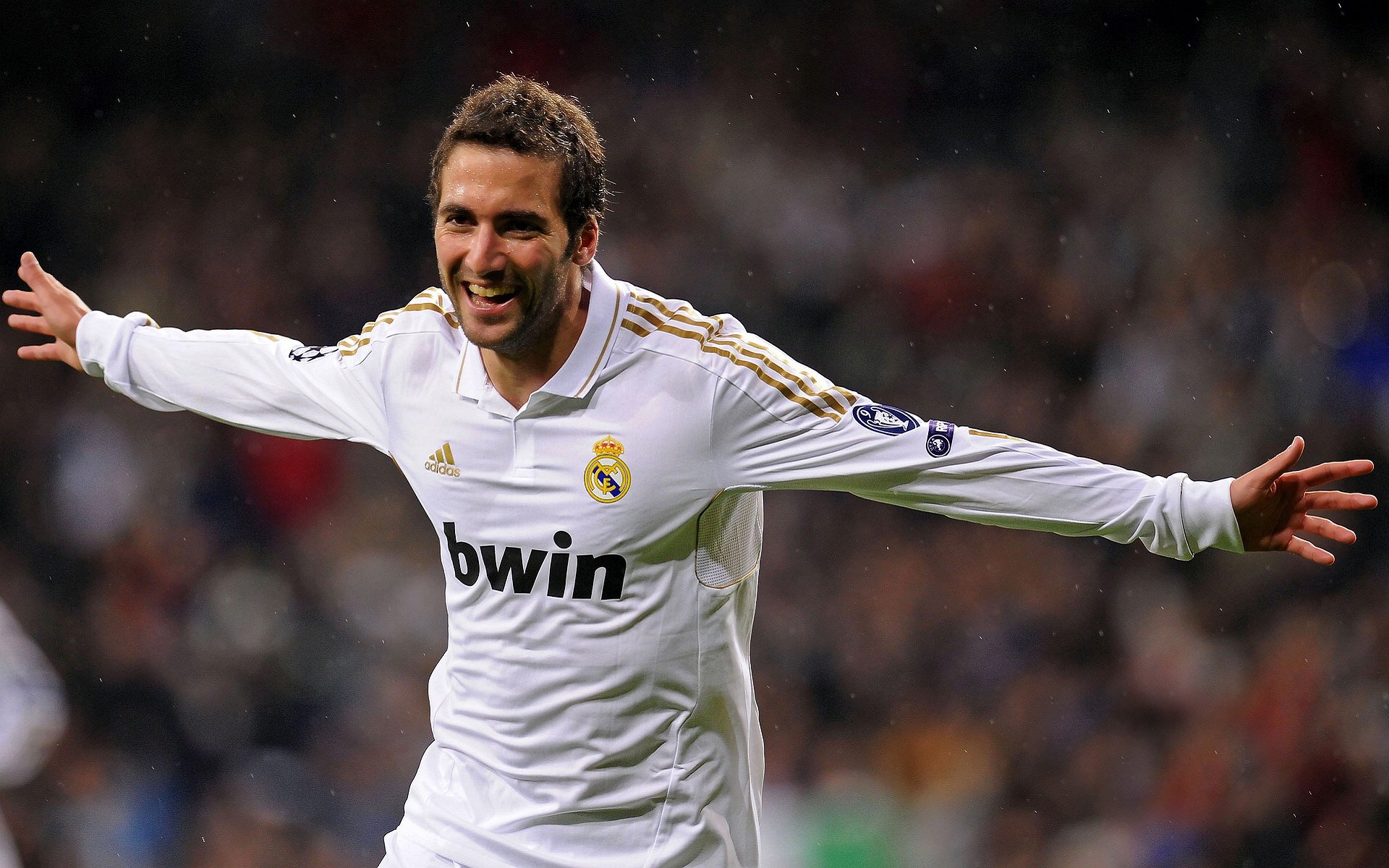 莫德里奇怒吼重击!阿森纳惊险过关芬兰,老将铁血与青春风暴的欧冠之夜